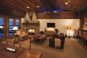 Flagstaff Three Bedroom Suite with Majestic Mountain Views condo